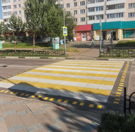 Приподнятый пешеходный переход ПИН (черный средний элемент окрас в массе/сверху) высотой 50 мм
