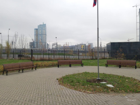 Скамейка чугунная «Голландия» с подлокотниками 3,0 м (3 опоры)